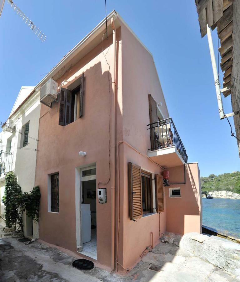 Mermaid Cottage Longós Екстериор снимка